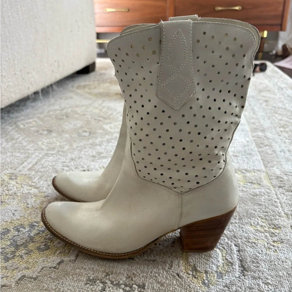 White Perforated Leather Western Boots Stacked Heel - Picture 4 of 16